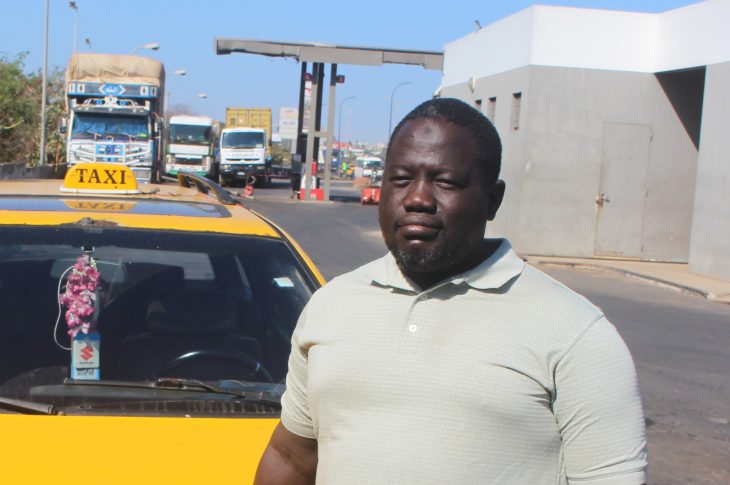 Mbacké Diallo chauffeur taxi Sénégal
